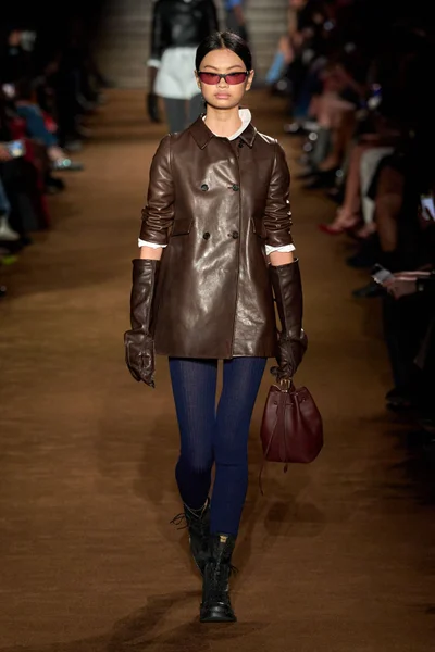 Look 18